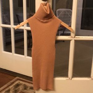 Sleeveless knit turtleneck